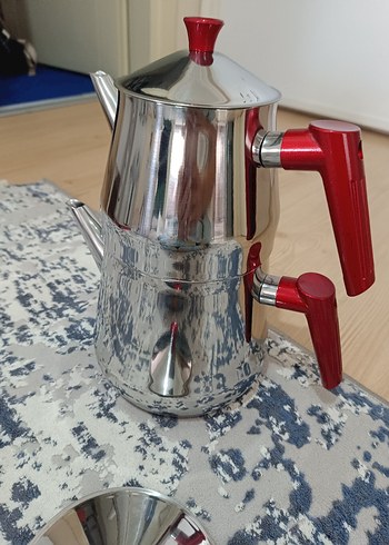 Kırmızı Saplı Çelik Çaydanlık