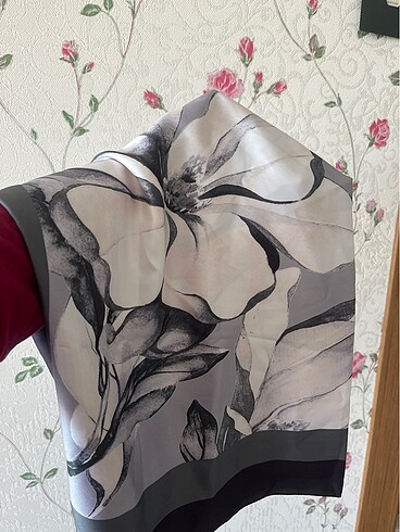 Emel Turgay Desenli şifon şal