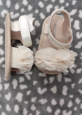 Trendyol & Milla Krem Fırfırlı Kız Çocuk Sandalet