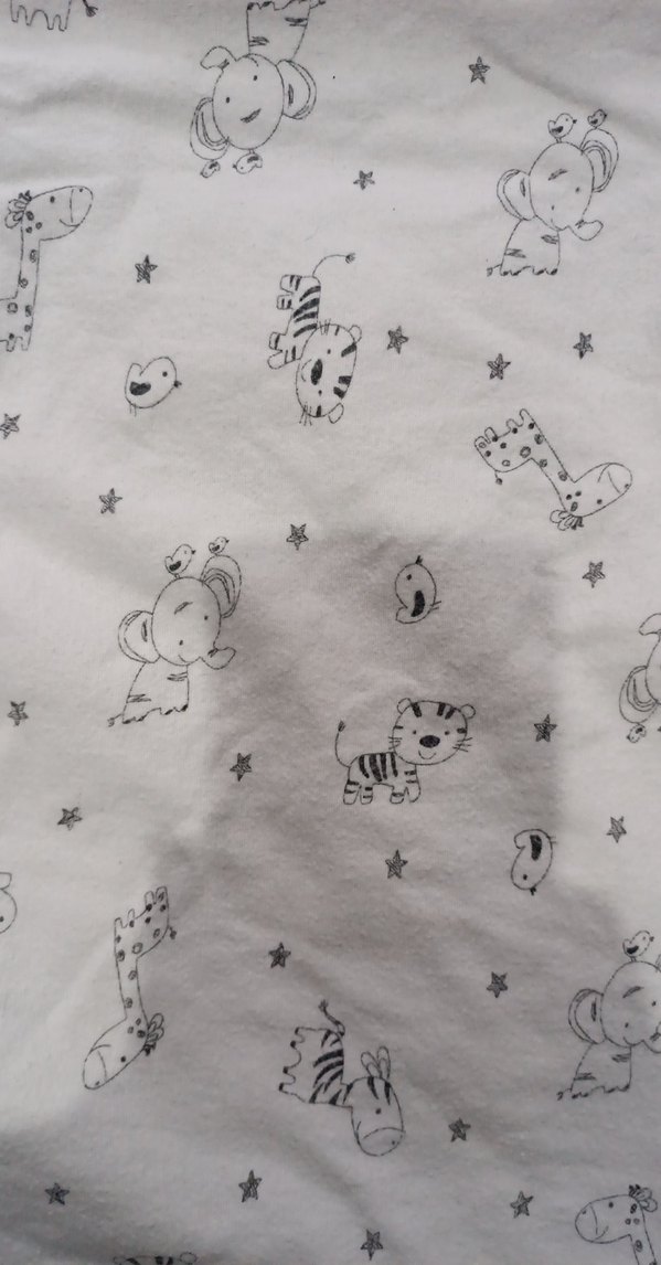 Beyaz siyah Desenli Çocuk Battaniyesi - Görsel 2