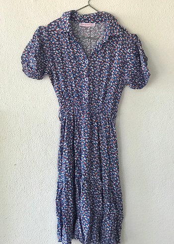LC Waikiki Düğmeli, V Yaka, Kısa Kollu Elbise