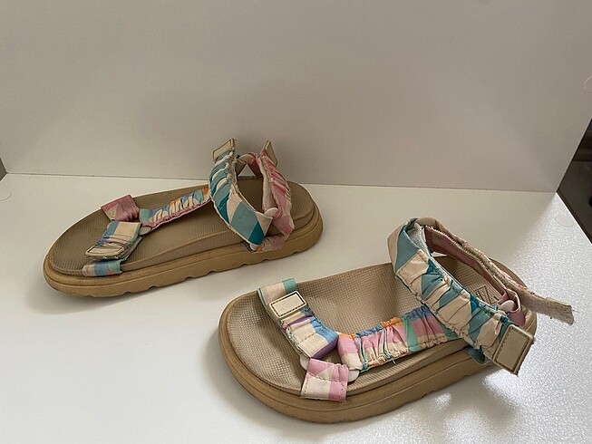 Zara Kız çocuk sandalet