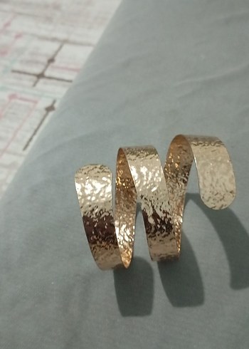 Yılan Desenli Altın Renkli Kadın Bileklik - Görsel 4