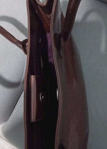 Klasik Parlak Kahverengi Deri Kadın Çanta - Görsel 4