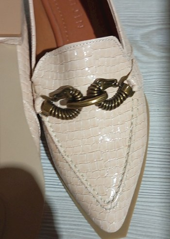 Bej Parlak Yılan Desenli Tokalı Kadın Babet - Görsel 4