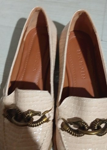 Bej Parlak Yılan Desenli Tokalı Kadın Babet - Görsel 2