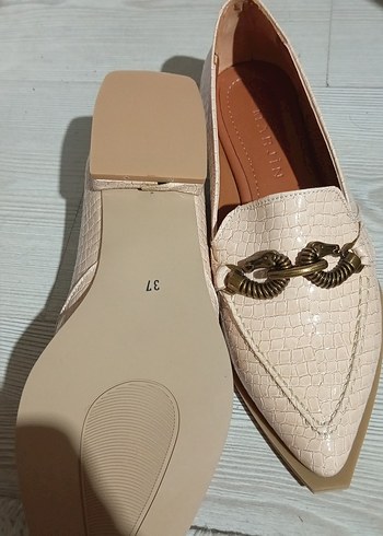 Bej Parlak Yılan Desenli Tokalı Kadın Babet - Görsel 3