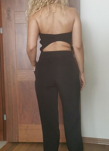 Siyah beli taş detaylı tulum - Görsel 2