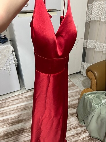 Kırmızı saten abiye