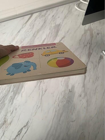 Fisher Price Fisher Price renkleri ve nesneleri öğreten kitap