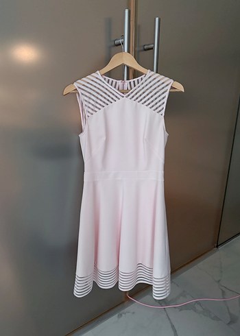 Ted Baker- Pudra Renkli Midi Kolsuz Elbise