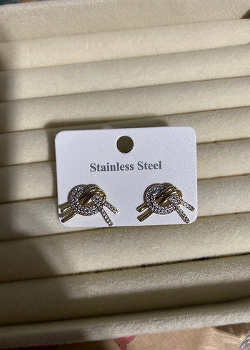 Altın Renkli Mini Sıra Taşlı Kadın Küpe - Görsel 2