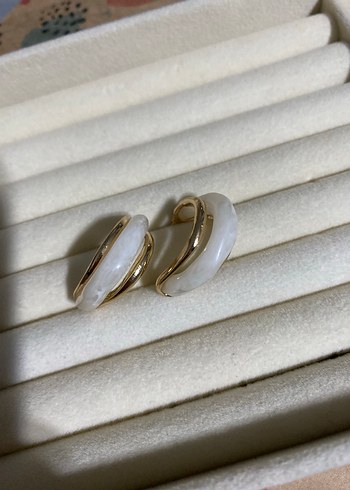 Beyaz Minimalist Midi Kadın Küpeler - Görsel 3