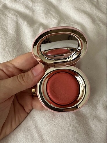Beden Rare Beauty Allık