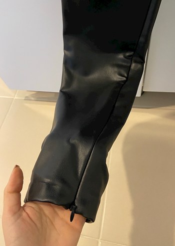 Zara Siyah Deri Fermuarlı Kadın Pantolon - Görsel 5
