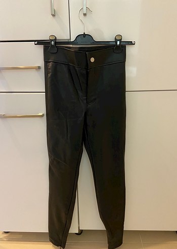 Zara Siyah Deri Fermuarlı Kadın Pantolon - Görsel 4