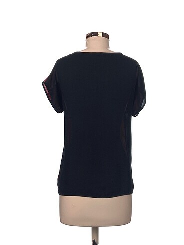 36 Beden Koton Bluz %70 İndirimli.