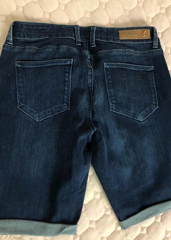 27 Beden Koyu Mavi Kadın Denim Midi Şort