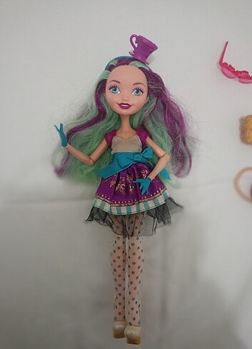 Madeline Hatter bebeği Ever After High