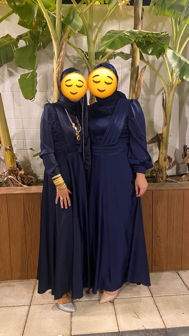 Uzun, dökümlü, yüksek yakalı kadın elbisesi - Görsel 3