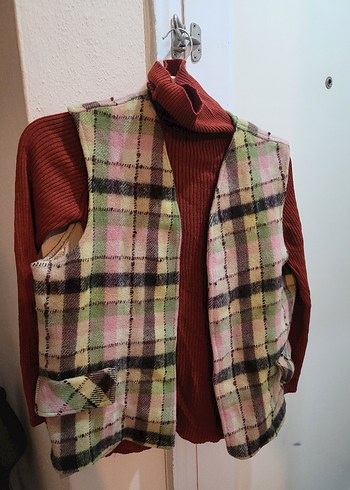 Pastel Renkli Örgü Yün Kadın Yelek kazak kombini - Görsel 6