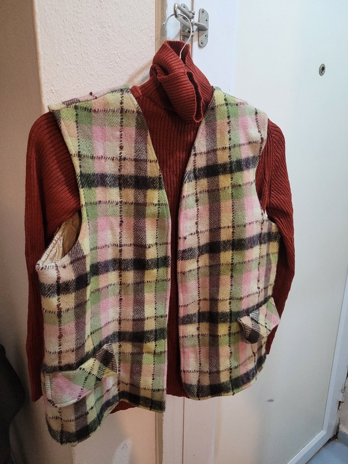 Pastel Renkli Örgü Yün Kadın Yelek kazak kombini - Görsel 2