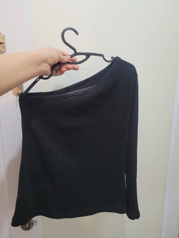 Siyah Triko Kadın Tek Omuz Kazak - Görsel 2