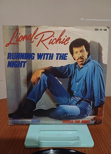 LİONEL RİCHİE RUNNİNG WİTH THE NİGHT DÖNEM 45LİK PLAK