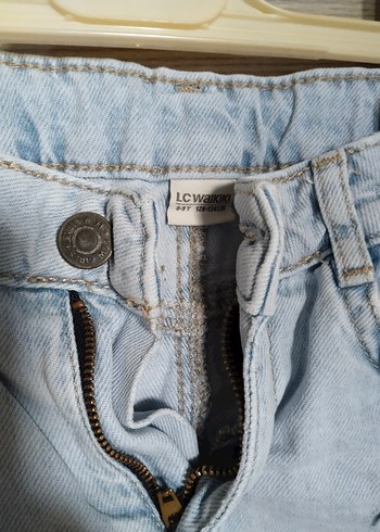 Düğmeli Nakışlı Mavi Denim Kız Çocuk Şort - Görsel 2