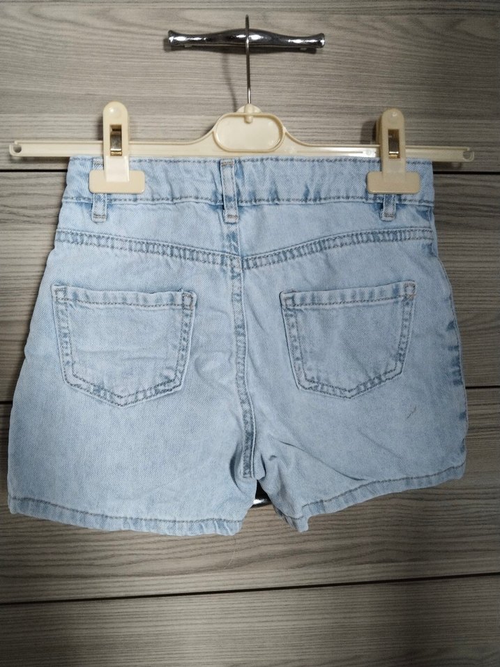 Düğmeli Nakışlı Mavi Denim Kız Çocuk Şort - Görsel 4