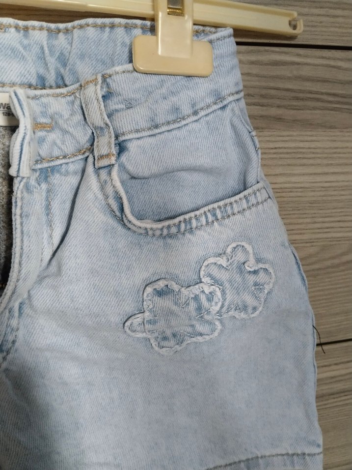 Düğmeli Nakışlı Mavi Denim Kız Çocuk Şort - Görsel 3