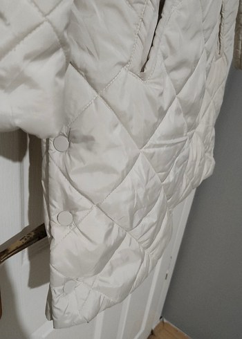 Düğmeli Beyaz Kısa Kadın Mont - Görsel 2