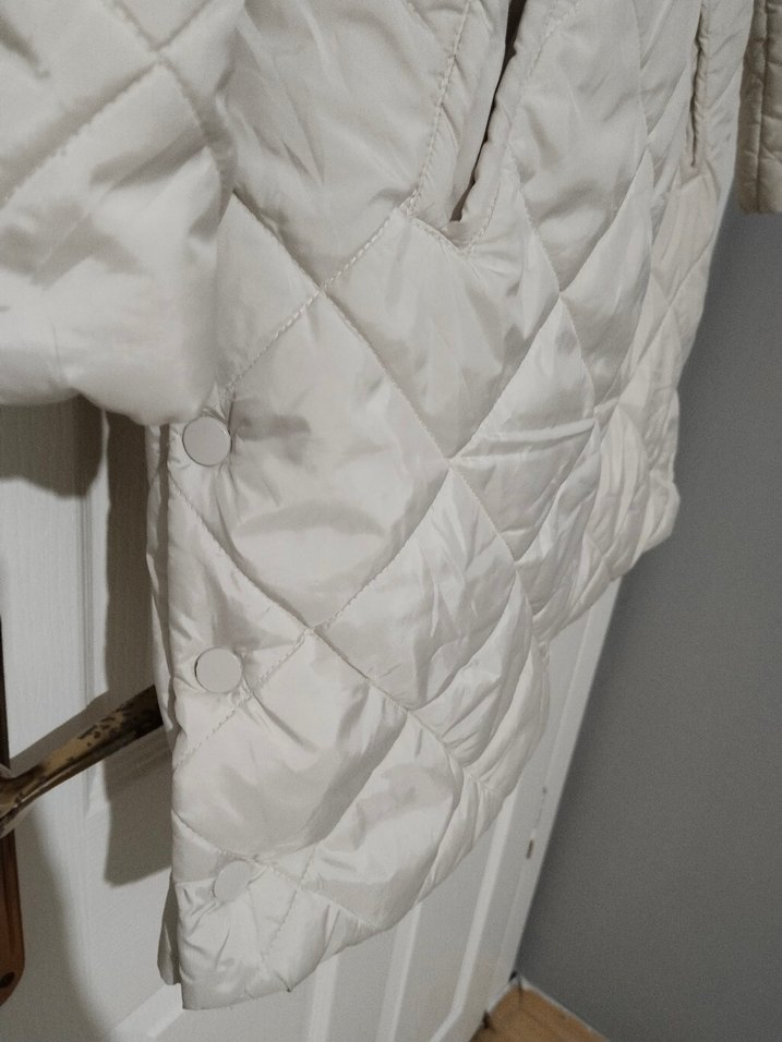 Düğmeli Beyaz Kısa Kadın Mont - Görsel 2