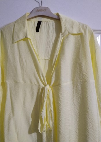 LC Waikiki Sarı V Yakalı Kimono Gömlek Tesettür Ürünüdür