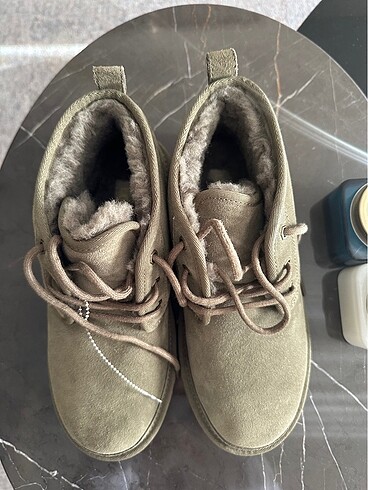 39 Beden Ugg haki hiç giyilmedi
