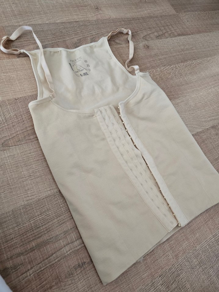 Beyaz Göğüs Destekli Hemşire Korsesi - Görsel 3