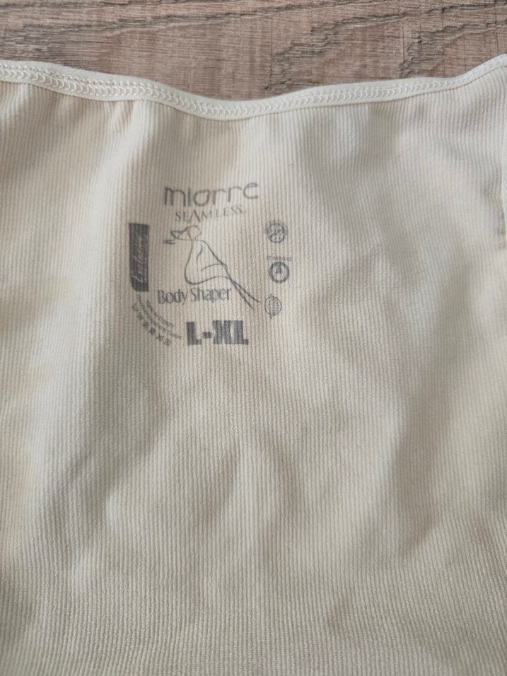 Beyaz Göğüs Destekli Hemşire Korsesi - Görsel 4