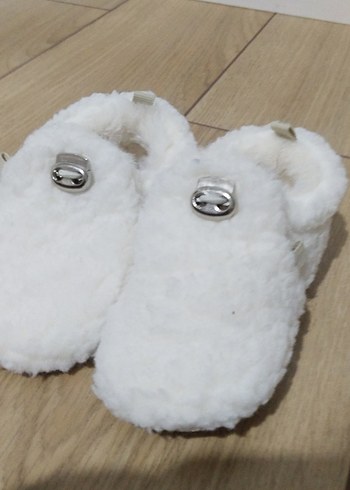 Kız Çocukları için Beyaz Kürklü Sıcak Terlik - Görsel 4