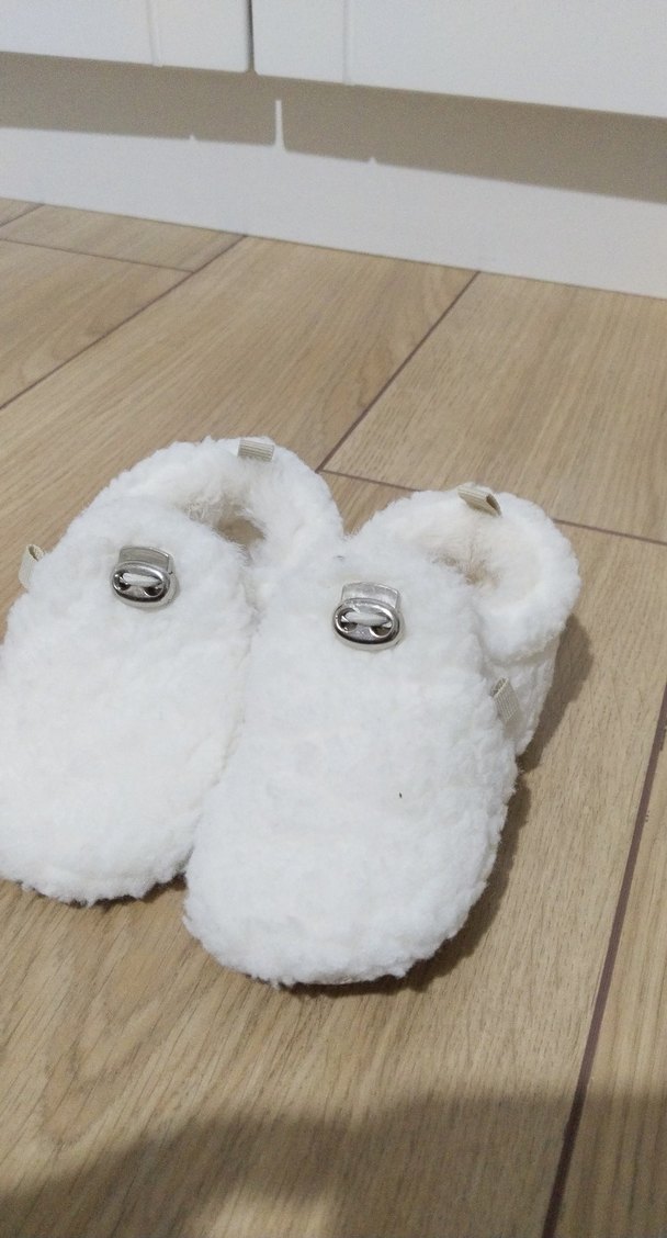 Kız Çocukları için Beyaz Kürklü Sıcak Terlik - Görsel 3