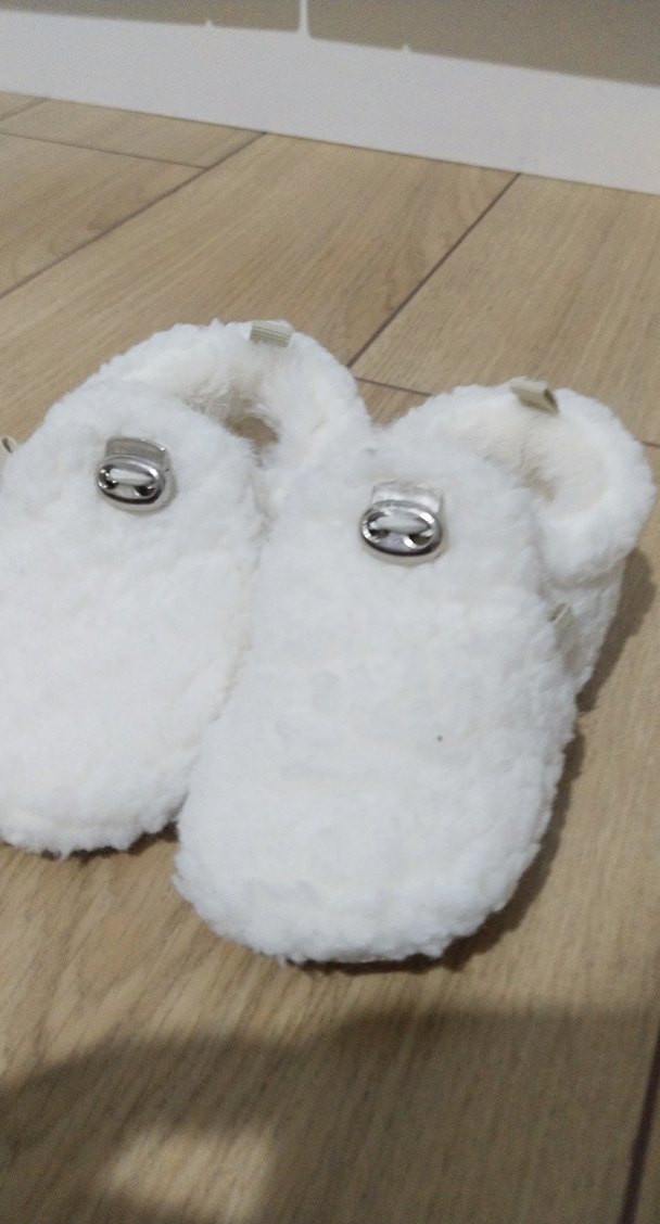 Kız Çocukları için Beyaz Kürklü Sıcak Terlik - Görsel 4