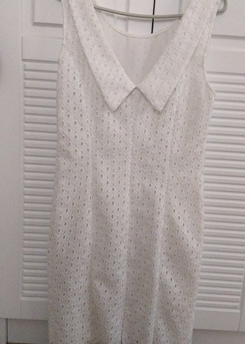 Dantel İşlemeli V Yakalı Beyaz Midi Elbise - Görsel 2