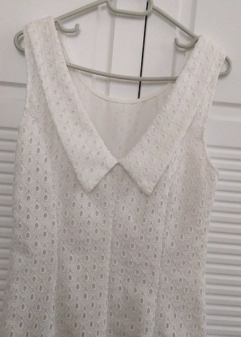 Dantel İşlemeli V Yakalı Beyaz Midi Elbise - Görsel 3