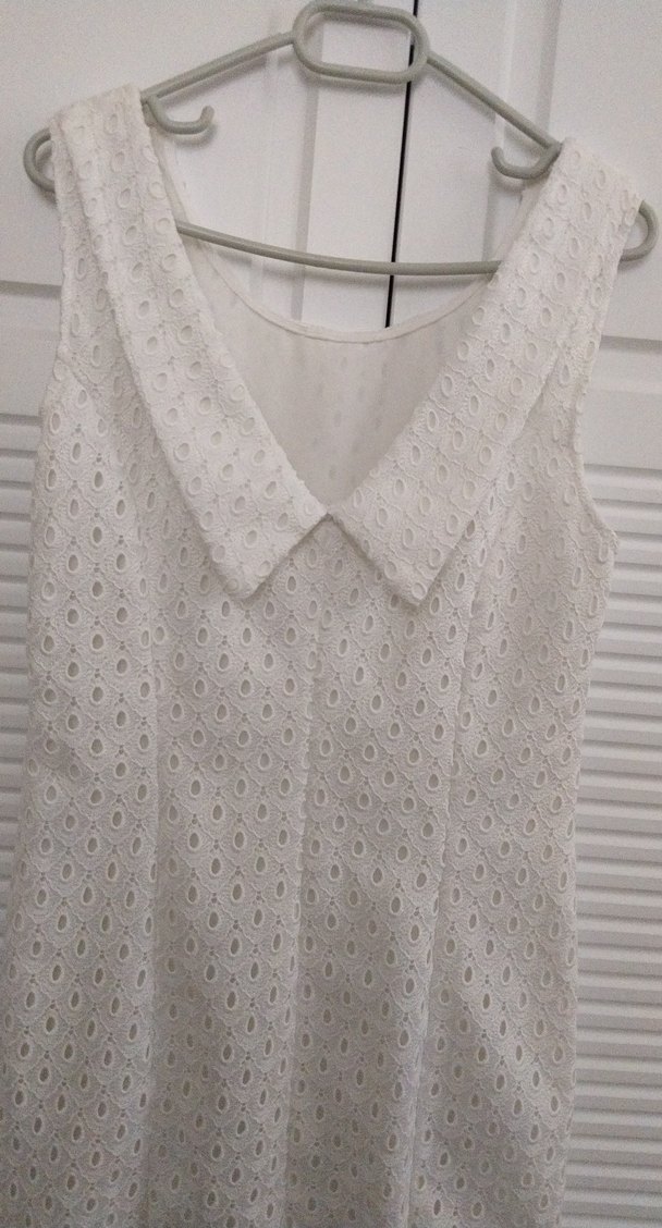 Dantel İşlemeli V Yakalı Beyaz Midi Elbise - Görsel 4