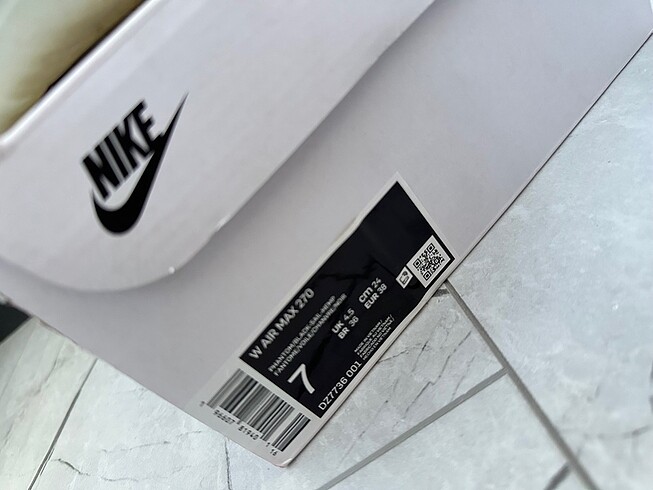 38 Beden beyaz Renk Nike airmax 270