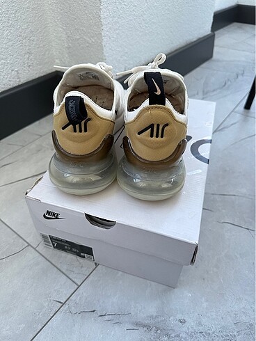38 Beden Nike airmax 270