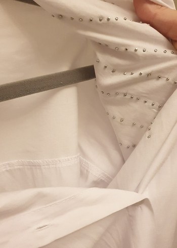 Uzun Kollu zımba taş detaylı Beyaz Kadın Gömlek - Görsel 5