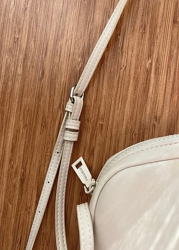 Pull and Bear Beyaz Deri Minimalist Kadın Çapraz Çanta