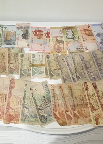 Çeşitli Ülkelerden Renkli Eski Banknotlar