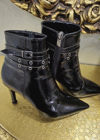 Parlak Siyah rugan  Kemerli Topuklu Bot - Görsel 5