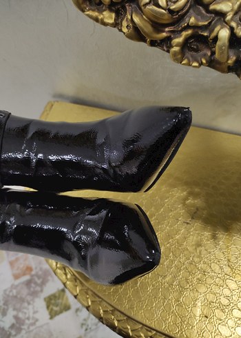 Parlak Siyah rugan  Kemerli Topuklu Bot - Görsel 3